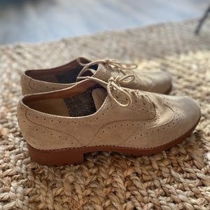 Sperry used Oxfords (top siders) size 9